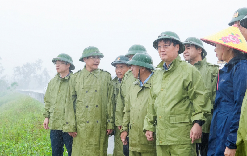 Lãnh đạo tỉnh Nghệ An kiểm tra, chỉ đạo công tác ứng phó bão số 10 tại cơ sở -0