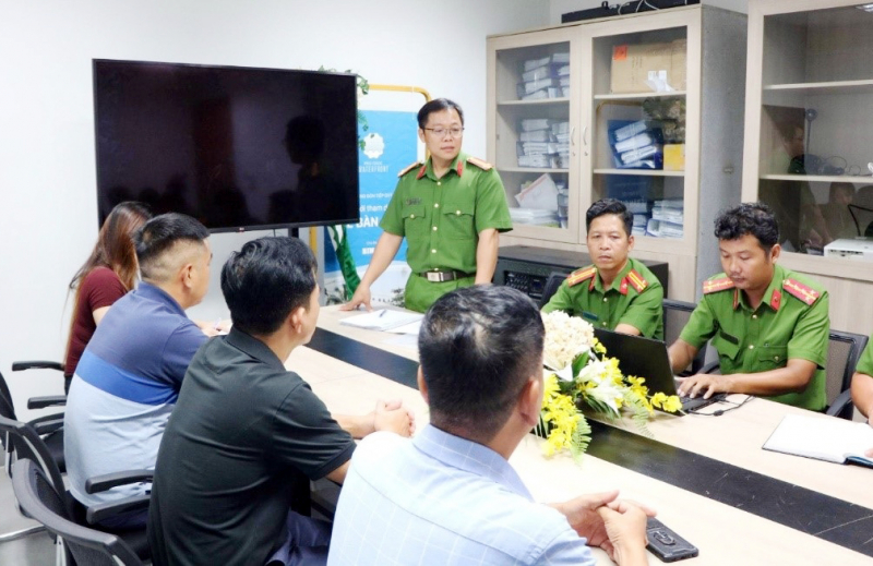 Hướng dẫn thông báo lưu trú, đăng ký tạm trú cho các nhà thầu, người lao động tại Phú Quốc -0