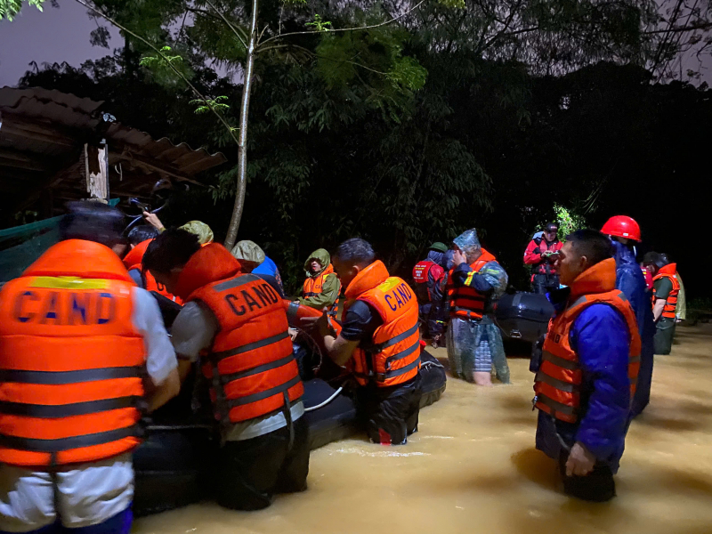 Tìm thấy thi thể người phụ nữ bị nước cuốn mất tích khi ra bến xe về quê -0