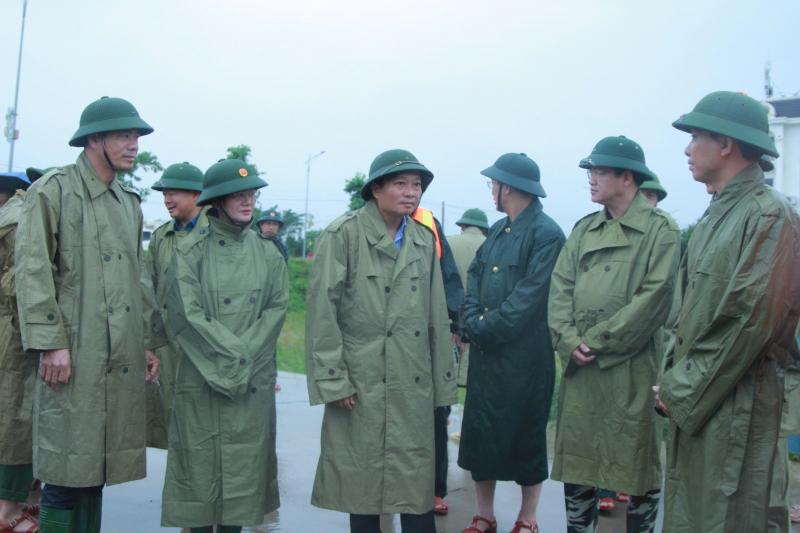 Lãnh đạo tỉnh Nghệ An kiểm tra, chỉ đạo công tác ứng phó bão số 10 tại cơ sở -0