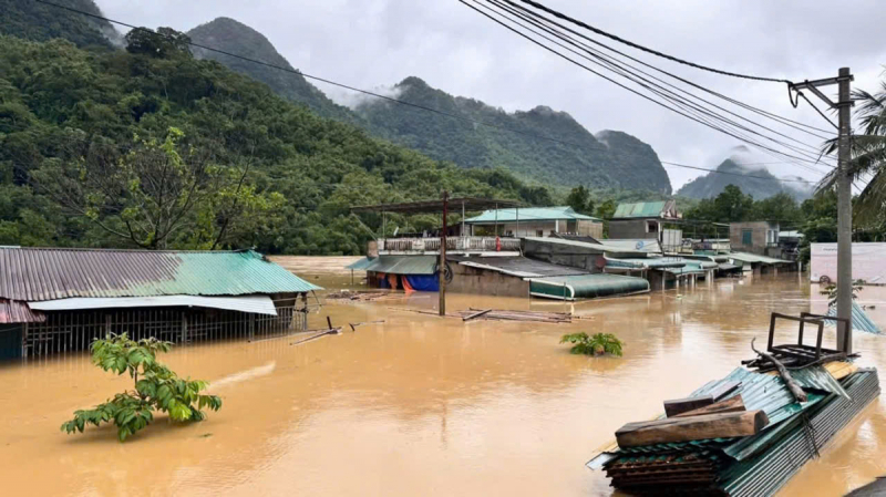 Công an Thanh Hóa huy động tối đa lực lượng khẩn trương khắc phục hậu quả bão số 10 -0