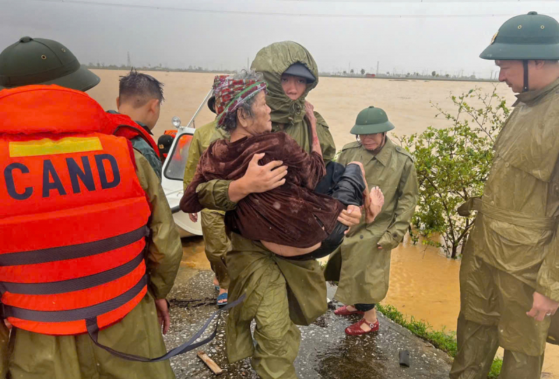 Công an Thanh Hóa huy động tối đa lực lượng khẩn trương khắc phục hậu quả bão số 10 -1