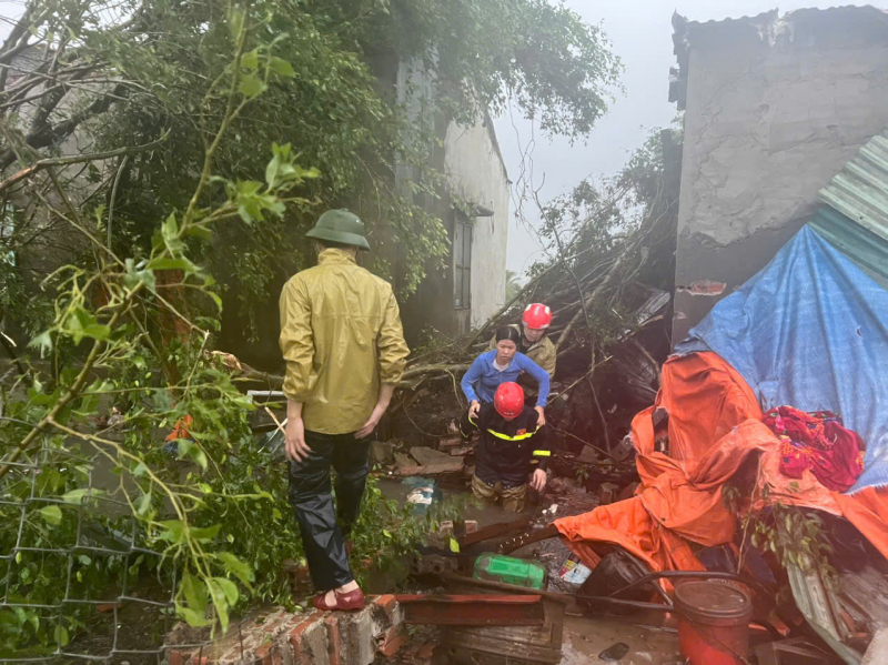 1. giai cuu dan o hoang phu.jpg -0