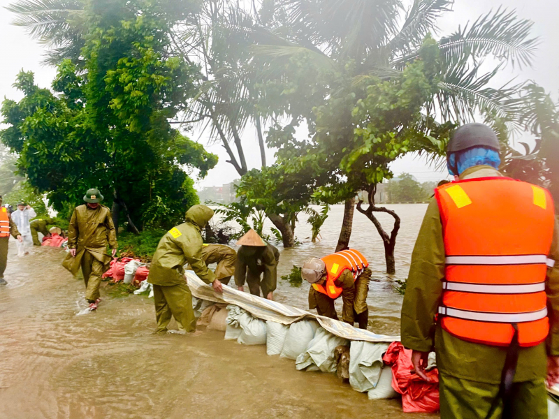 Công an Thanh Hóa huy động tối đa lực lượng khẩn trương khắc phục hậu quả bão số 10 -0