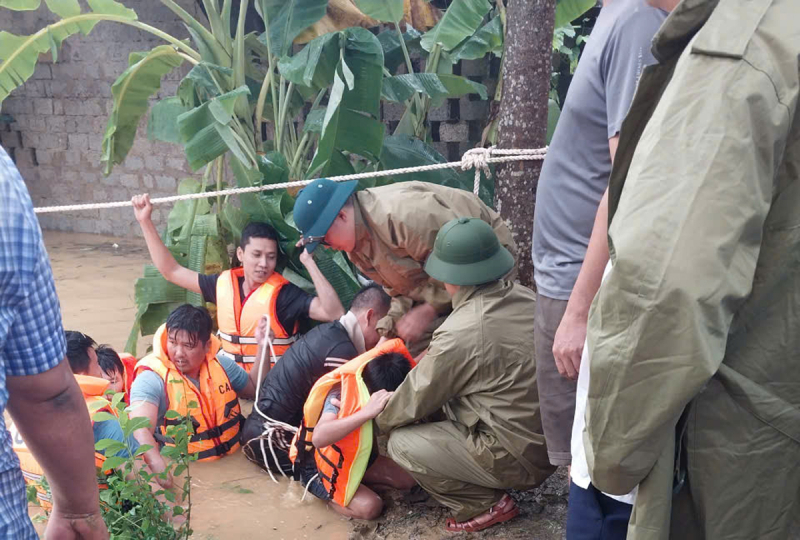 Công an Thanh Hóa huy động tối đa lực lượng khẩn trương khắc phục hậu quả bão số 10 -0