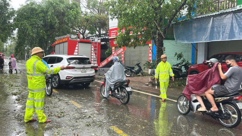 Công an Nghệ An khẩn trương khắc phục hậu quả bão số 10 -0
