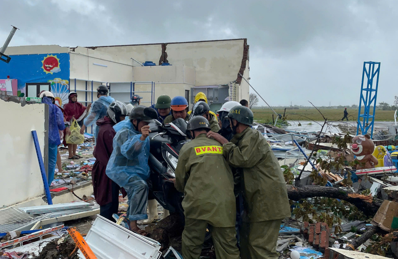 Công an Thanh Hóa huy động tối đa lực lượng khẩn trương khắc phục hậu quả bão số 10 -1