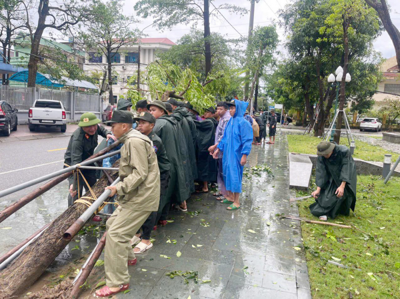 Tổng lực khắc phục hậu quả bão số 10 -0