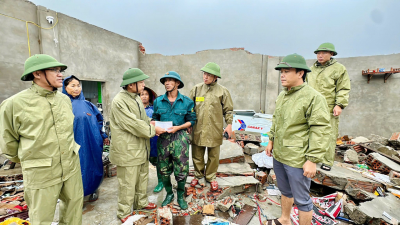 Doanh nghiệp, trường học tan hoang trước sức công phá của bão số 10 -0