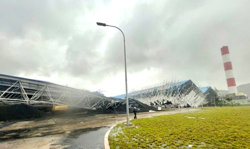 Doanh nghiệp, trường học tan hoang trước sức công phá của bão số 10 -0