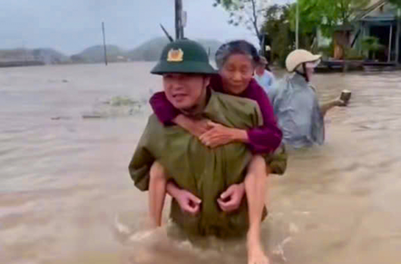 Công an Thanh Hóa huy động tối đa lực lượng khẩn trương khắc phục hậu quả bão số 10 -0