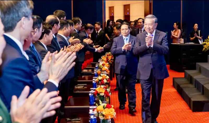 Tổng Bí Thư Tô Lâm tặng Bộ Khoa học và Công nghệ 10 chữ vàng: Tự chủ, trí tuệ, công nghệ đột phá, hội nhập -0