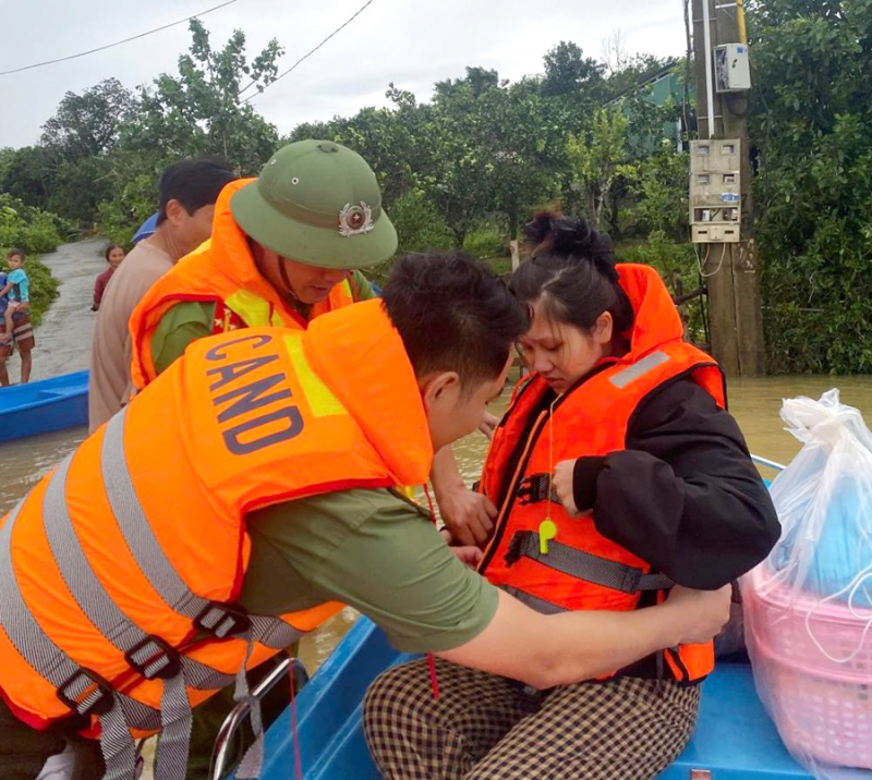 Tổng lực khắc phục hậu quả bão số 10 -0