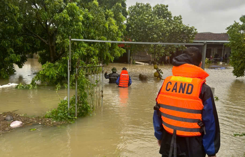 Công an Thanh Hóa huy động tối đa lực lượng khẩn trương khắc phục hậu quả bão số 10 -1