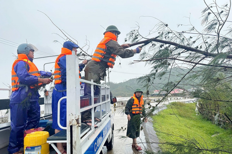 Tổng lực khắc phục hậu quả bão số 10 -0