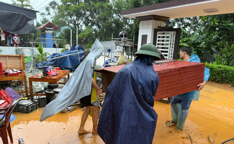Công an Thanh Hóa huy động tối đa lực lượng khẩn trương khắc phục hậu quả bão số 10 -1
