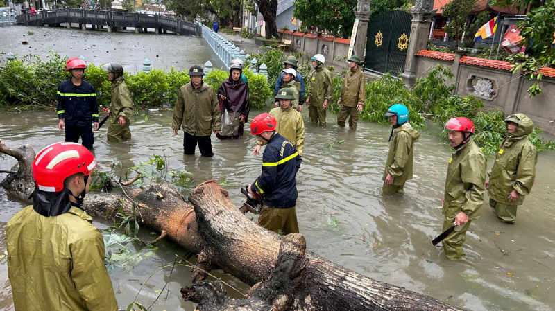 Công an Thanh Hoá ứng phó kịp thời nhiều sự cố trong đêm mưa bão -0