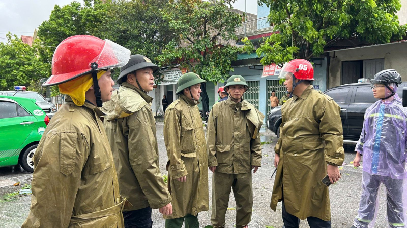 Công an Thanh Hoá ứng phó kịp thời nhiều sự cố trong đêm mưa bão -0