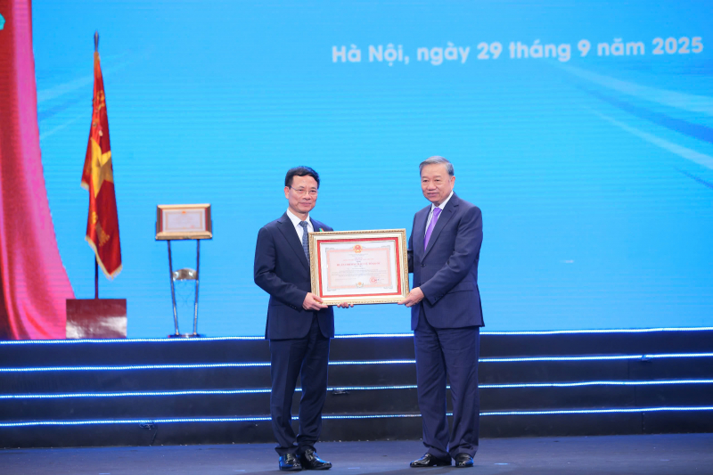 Tổng Bí Thư Tô Lâm tặng Bộ Khoa học và Công nghệ 10 chữ vàng: Tự chủ, trí tuệ, công nghệ đột phá, hội nhập -0