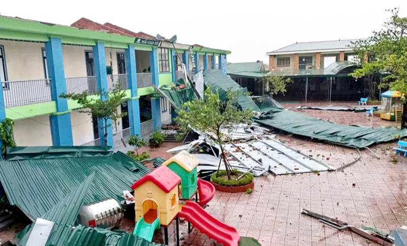 Doanh nghiệp, trường học tan hoang trước sức công phá của bão số 10 -0