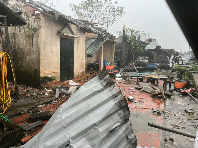 Công an Thanh Hoá ứng phó kịp thời nhiều sự cố trong đêm mưa bão -0