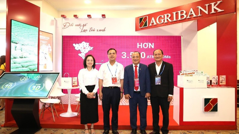 Agribank tiếp tục khẳng định vị thế tiên phong trong kỷ nguyên số tại Diễn đàn Ngân hàng Bán lẻ Việt Nam 2025 -0