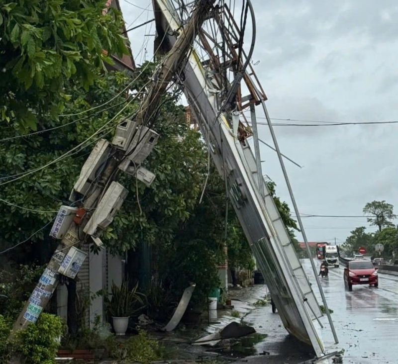 Những tâm hồn đẹp “Vì nhân dân phục vụ” trước trong và sau bão số 10 -0