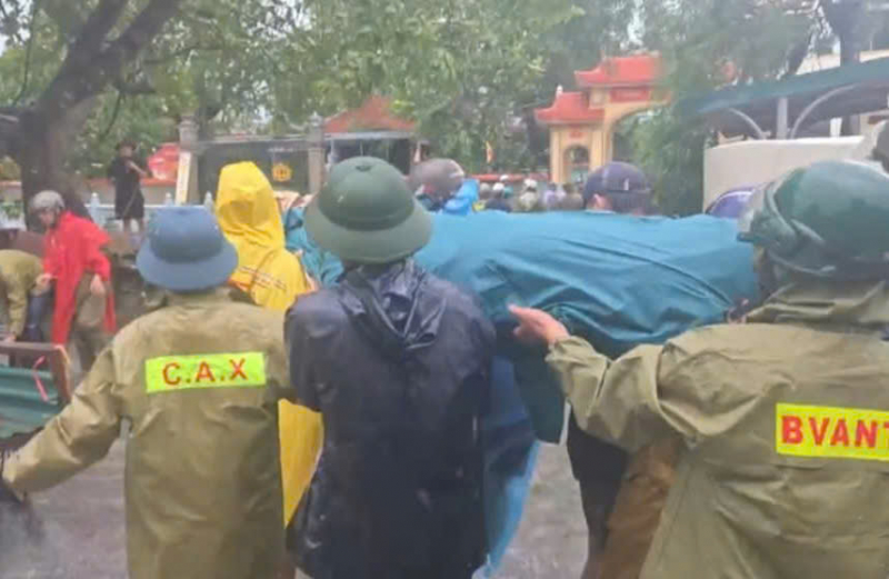 Bí thư Chi bộ thôn ở Thanh Hoá bị cây đổ làm tử vong khi đi trực bão -0