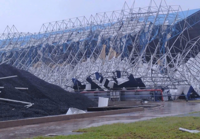 Doanh nghiệp, trường học tan hoang trước sức công phá của bão số 10 -0