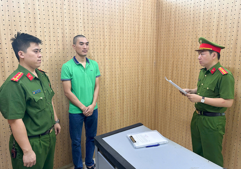 Nguyên cán bộ ngân hàng lừa 23 người dân chiếm đoạt gần 8 tỉ đồng -0