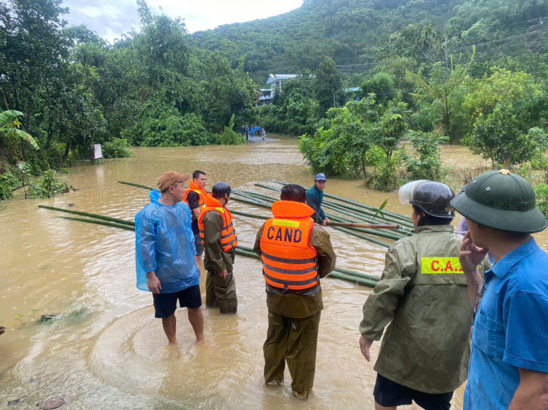 Công an Lào Cai, Tuyên Quang vững vàng nơi bão lũ, là điểm tựa của nhân dân -0