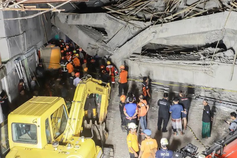 Sập trường nội trú ở Indonesia: Ít nhất 3 học sinh thiệt mạng, hàng chục người mất tích -0