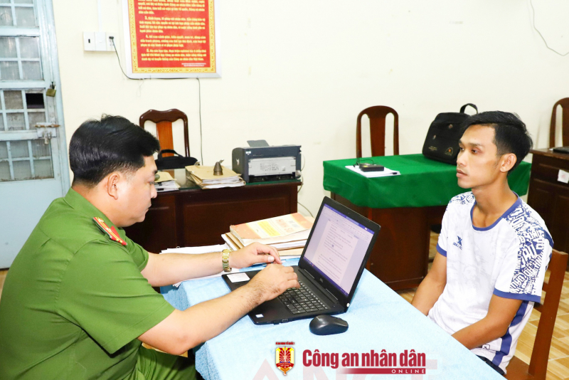 Công an 3 xã phối hợp bắt đối tượng gây hàng loạt vụ “ăn bay” -0