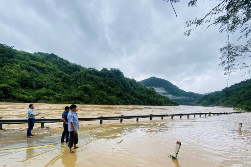 Many villages in Nghe An were isolated due to storm circulation -0