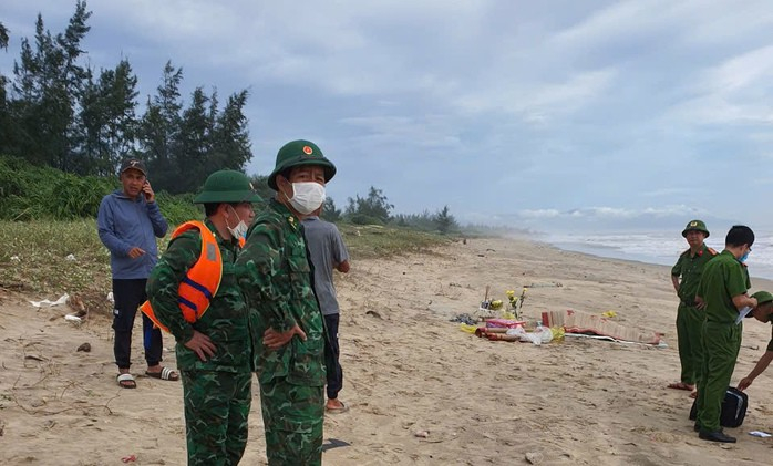 Tìm thấy thi thể 2 ngư dân trong vụ chìm tàu làm 9 người mất tích -0