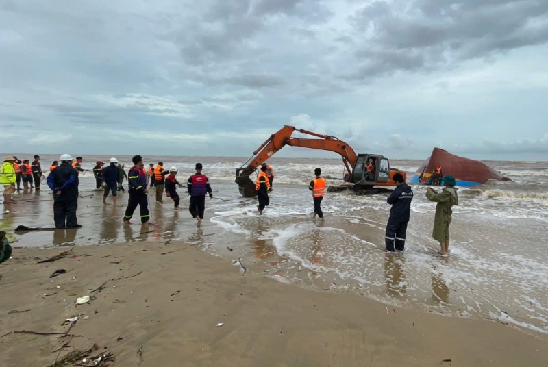 Tìm thấy thi thể 2 ngư dân trong vụ chìm tàu làm 9 người mất tích -0