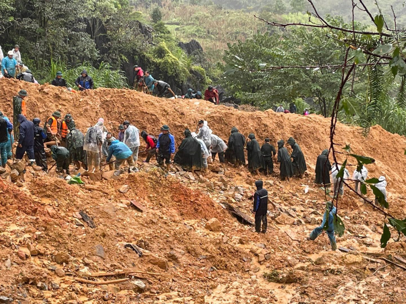 Khẩn trương tìm kiếm 4 người mất tích trong vụ sạt lở đất tại xã Lũng Cú -0