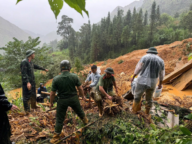 Khẩn trương tìm kiếm 4 người mất tích trong vụ sạt lở đất tại xã Lũng Cú -0
