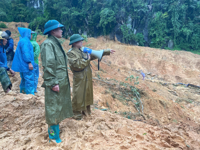 Khẩn trương tìm kiếm 4 người mất tích trong vụ sạt lở đất tại xã Lũng Cú -0