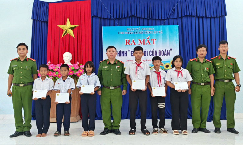 Ý nghĩa mô hình “Em nuôi của Đoàn” tại vùng biên giới Đà Nẵng -0