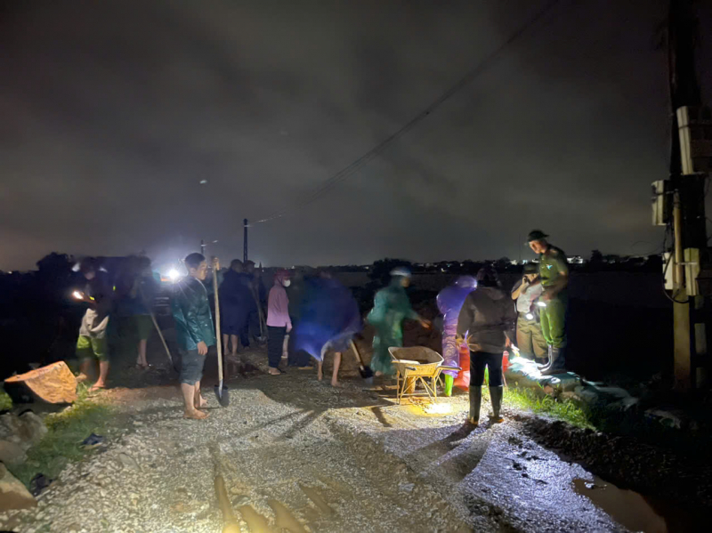 Công an Thanh Hóa “xuyên đêm” khắc phục sự cố đê có nguy cơ vỡ -0