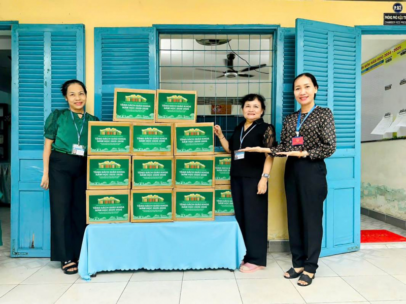Spende von 50.000 Schulbuchsätzen in Ho-Chi-Minh-Stadt -0