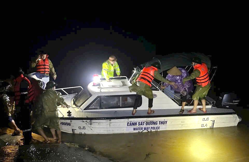 Pasca Badai No. 10, Warga Ha Tinh Berjuang Melawan Banjir -0