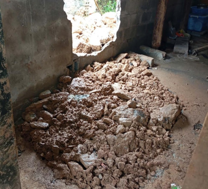 Many subsidence points after heavy rain in Phieng Khoai, Son La province -0