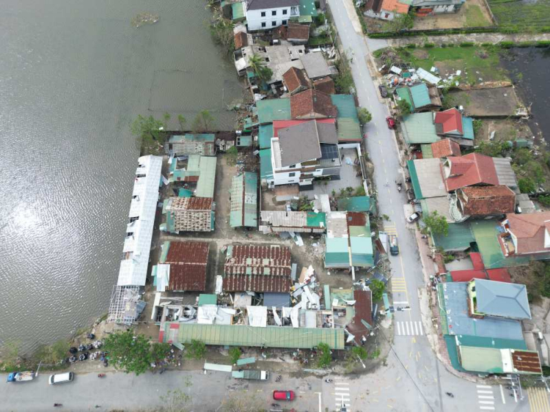 Cận cảnh khu chợ bị “vò nát” trong bão số 10 tại Hà Tĩnh -0