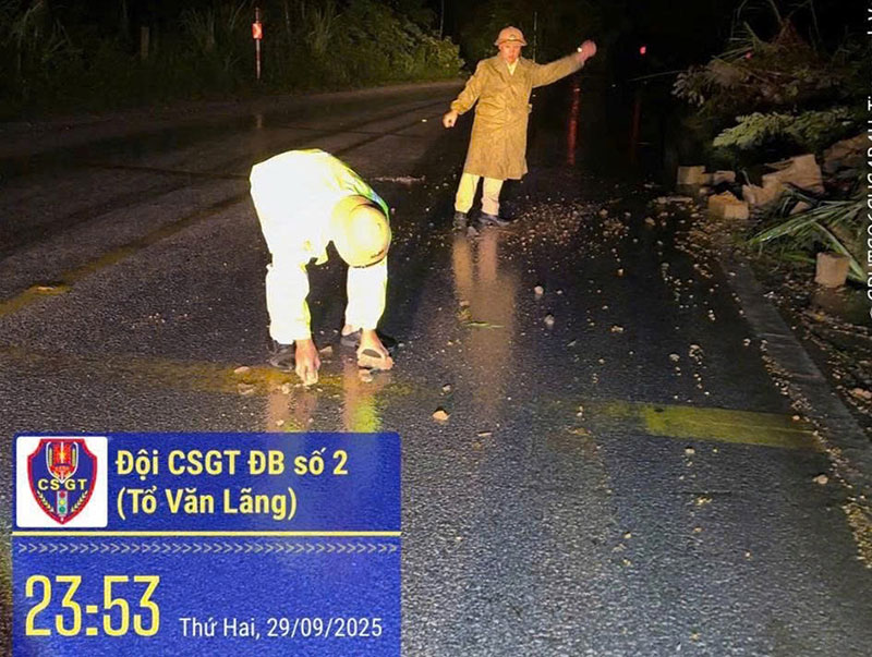 Công an Lạng Sơn cứu giúp nhân dân tại các địa bàn trọng điểm ngập lụt -0