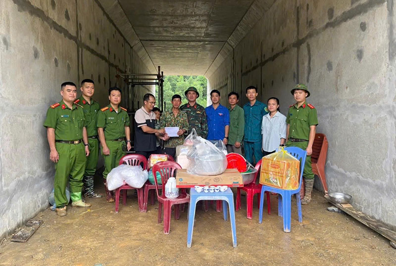 Công an Lạng Sơn cứu giúp nhân dân tại các địa bàn trọng điểm ngập lụt -0