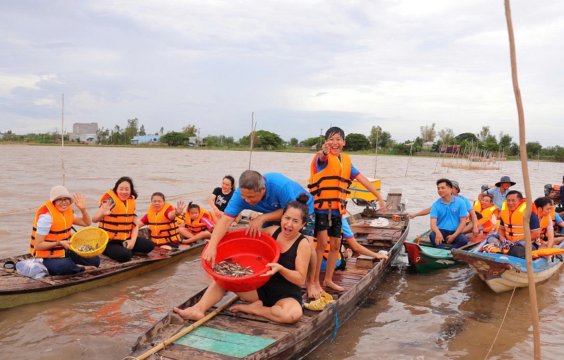 Mưu sinh mùa nước nổi gắn với du lịch sinh thái -0