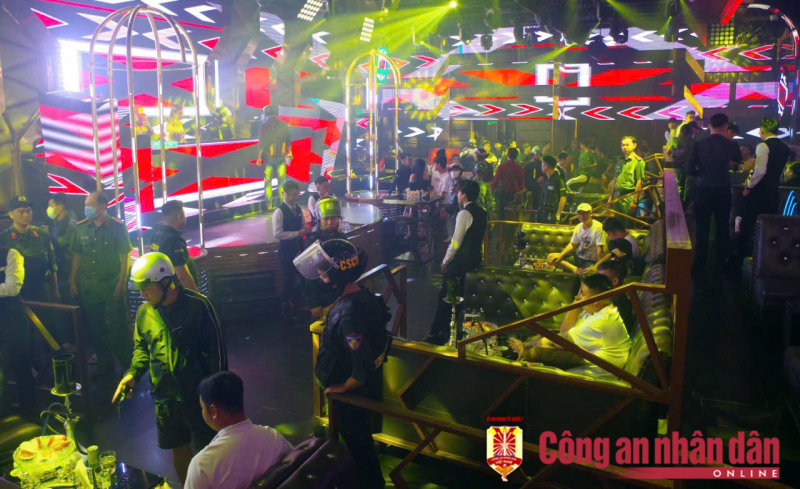 Tạm giữ hình sự 2 đối tượng tổ chức sử dụng ma tuý ở quán bar lớn nhất Phú Quốc -0