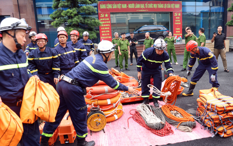 Lực lượng PCCC và CNCH khẩn trương chi viện Tuyên Quang -0